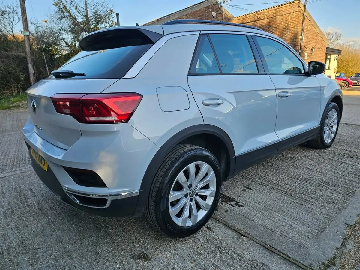 2019-volkswagen-t-roc-15-tsi-se-dsg-big-4