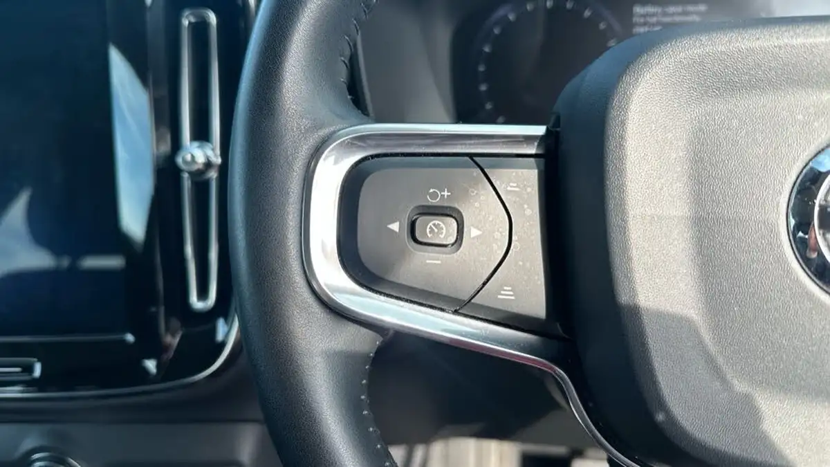 2019-volvo-xc40-20td-d3-inscription-pro-awd-geartronic-big-17