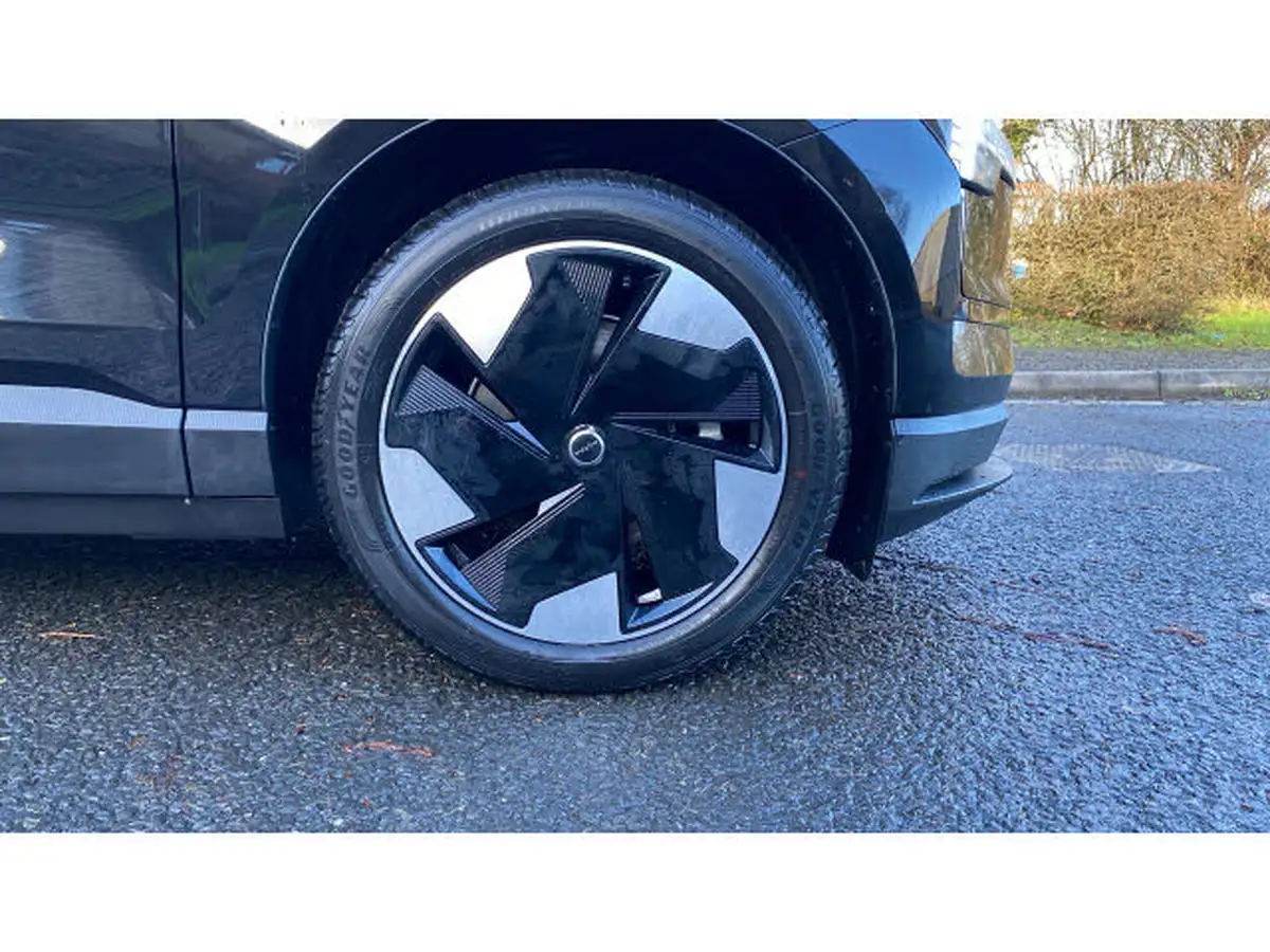 2025-volvo-ex30-e-single-motor-plus-extended-range-big-15