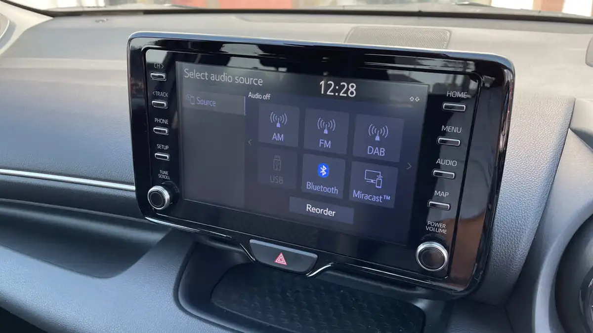 2022-mazda-mazda2-15-select-big-25