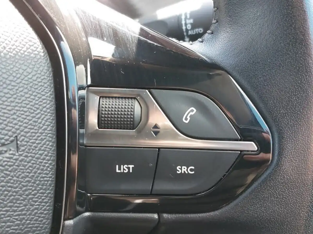 2020-peugeot-208-12-puretech-allure-100bhp-big-12