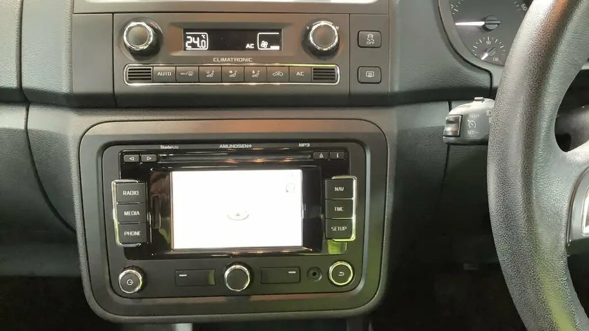 2013-skoda-fabia-12-elegance-105ps-hatchback-1197cc-dsg-big-8