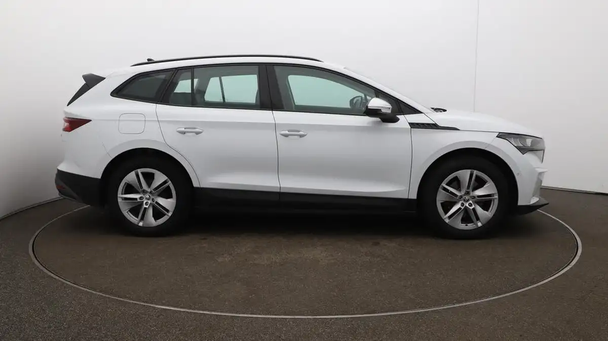 2022-skoda-enyaq-e-60-big-48