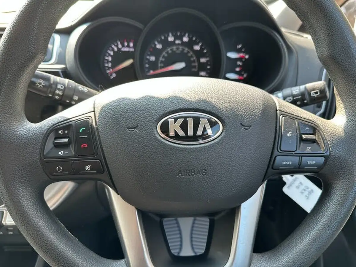 2015-kia-rio-125-1-air-big-24