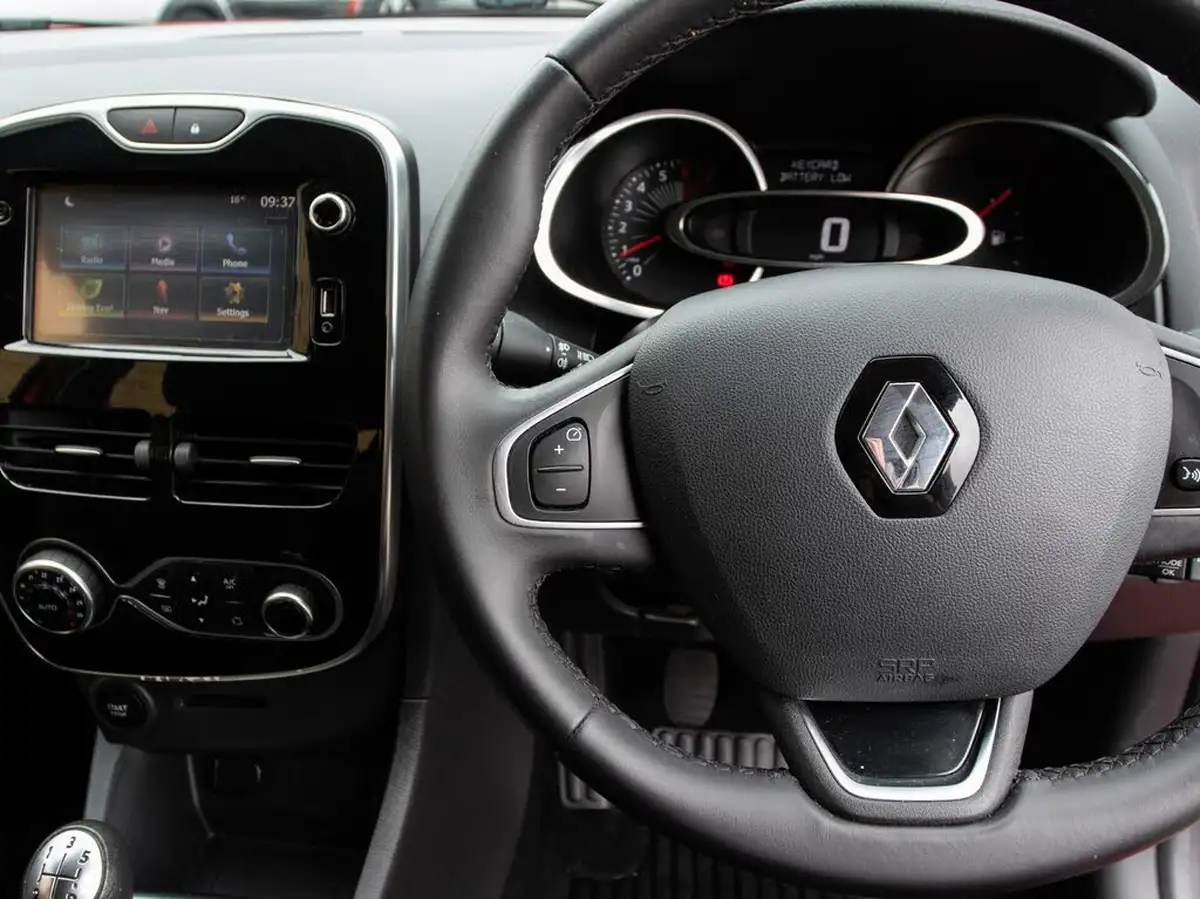 2016-renault-clio-09-tce-dynamique-s-nav-big-18
