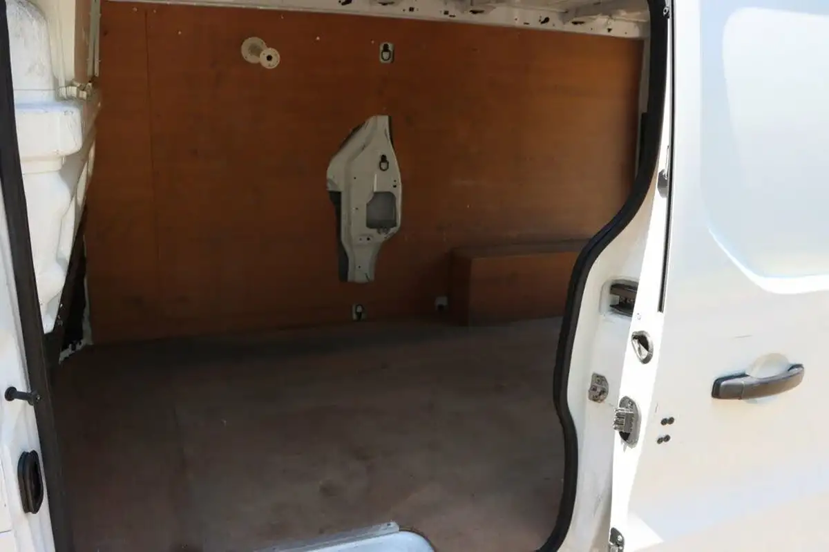 2015-vauxhall-vivaro-16cdti-2900-l2h1-115ps-refrigerated-van-big-14
