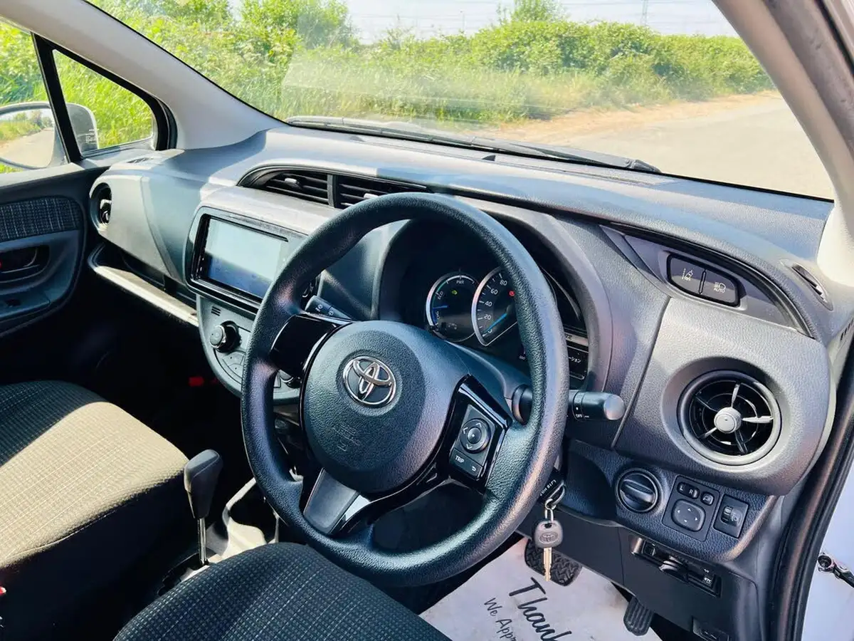 2019-toyota-yaris-big-26