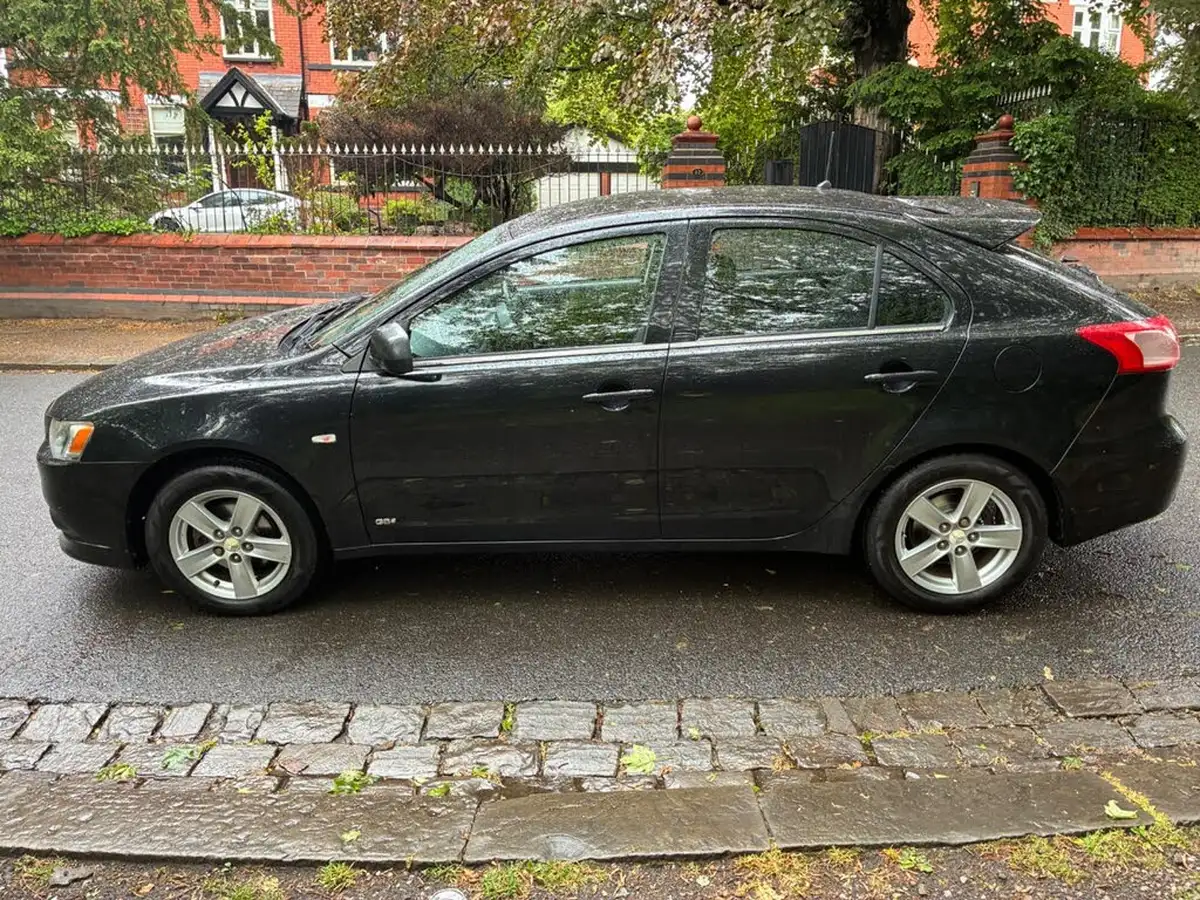 2010-mitsubishi-lancer-20td-gs2-big-5