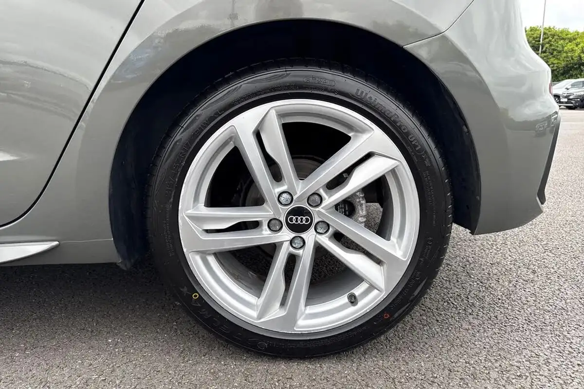 2020-audi-a1-10-30-tfsi-s-line-110ps-big-12