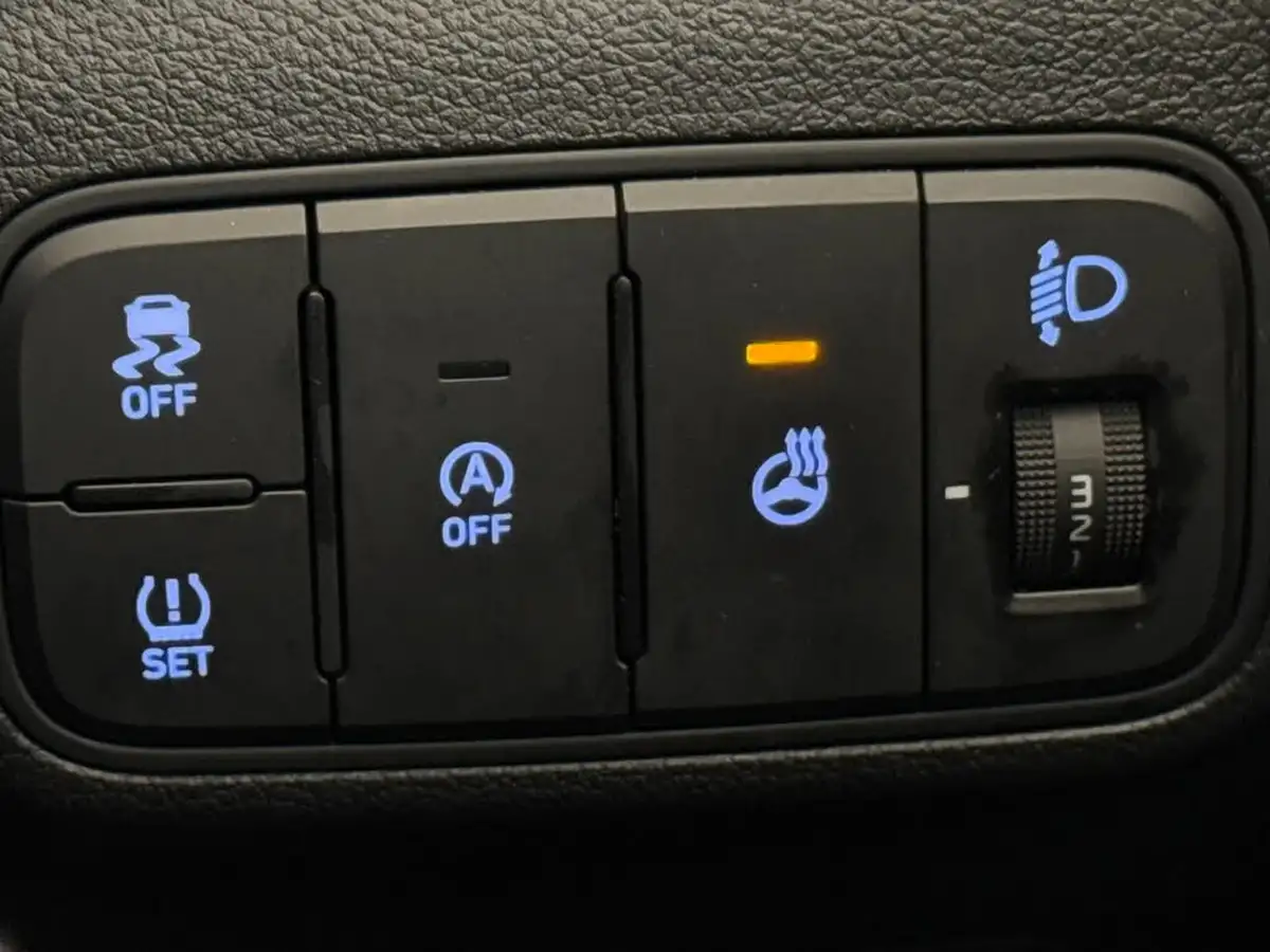 2024-hyundai-bayon-10-t-gdi-premium-100ps-two-tone-roof-big-30