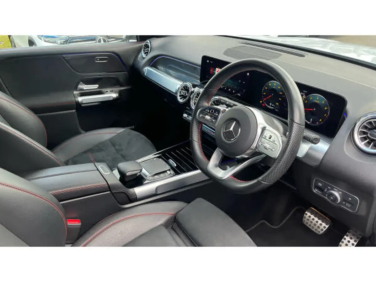 2023-mercedes-benz-glb-class-13-glb200-amg-line-executive-big-10