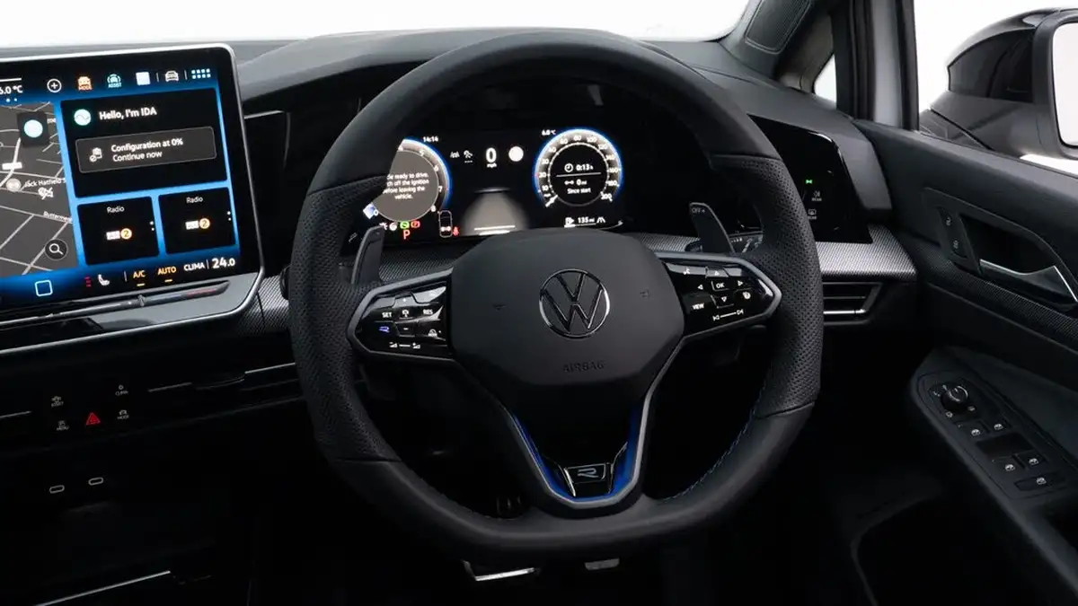 2025-volkswagen-golf-20-tsi-r-black-edition-big-15