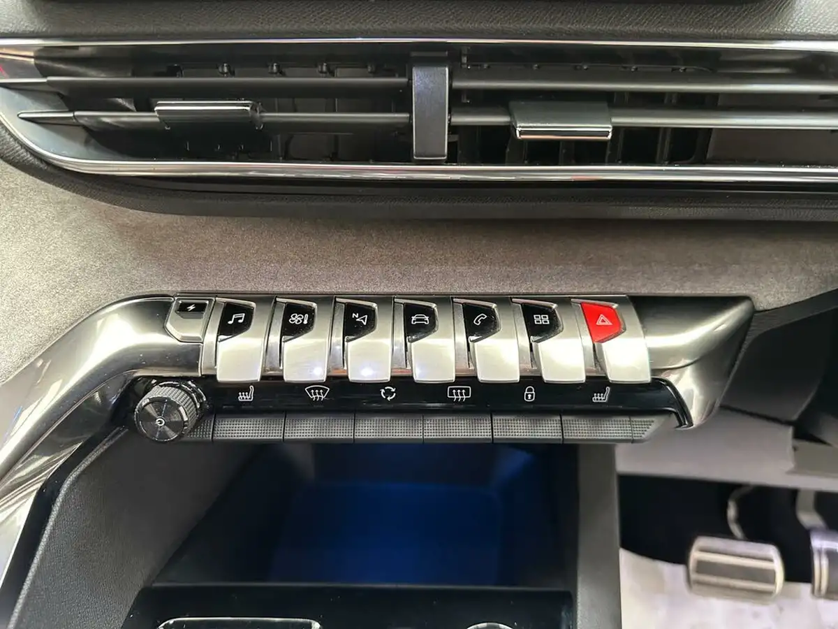 2021-peugeot-3008-suv-16-puretech-gt-300bhp-4wd-hybrid4-e-eat8-big-14