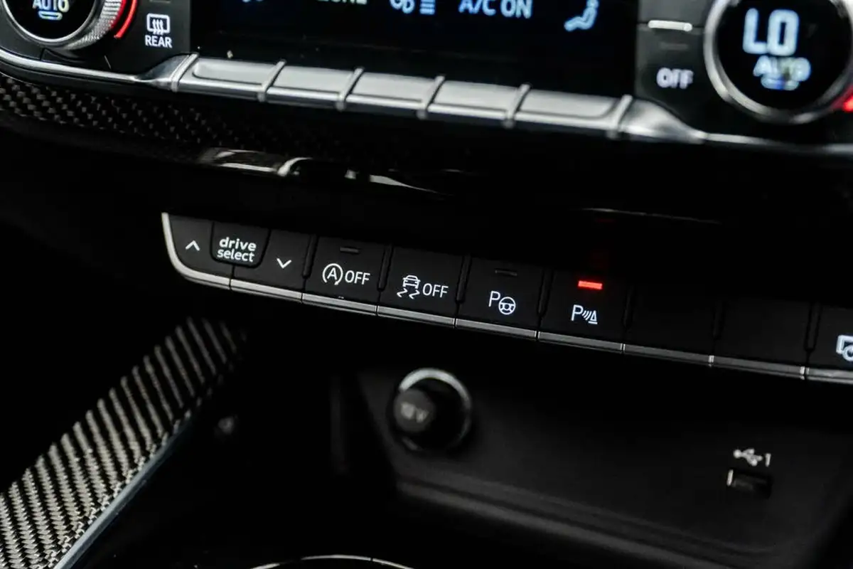 2023-audi-rs4-avant-29-tfsi-carbon-black-big-40