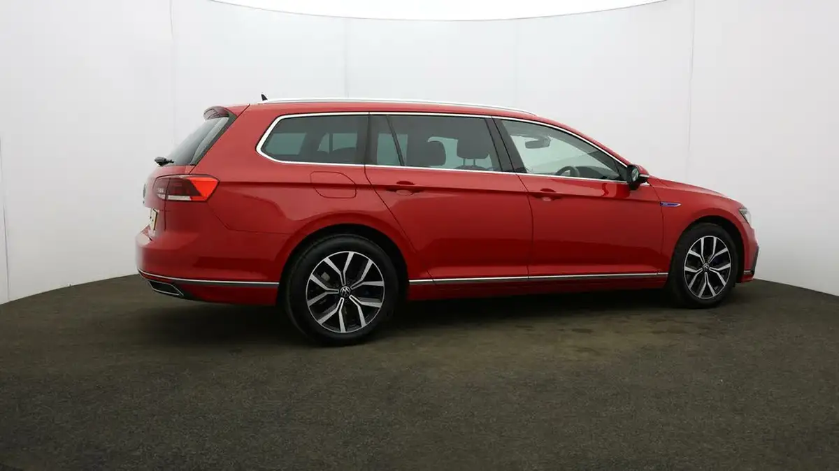 2021-volkswagen-passat-14-tsi-gte-estate-5d-big-55