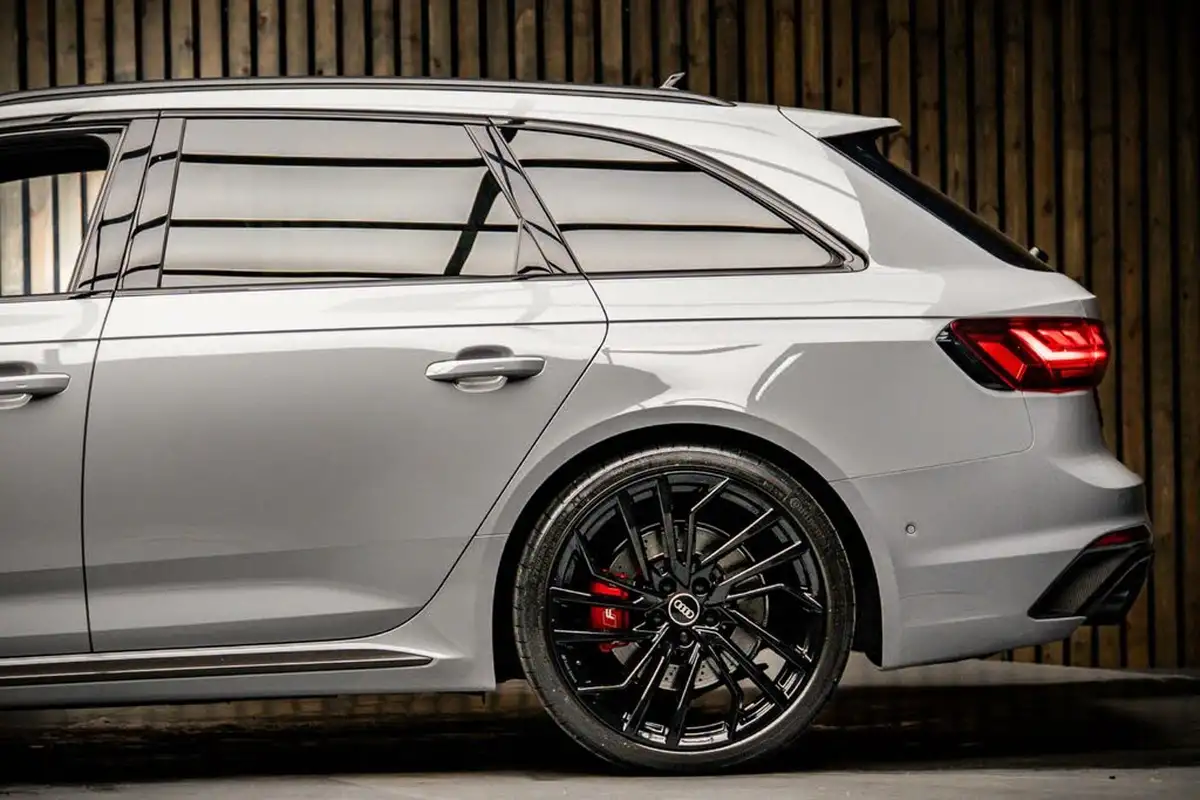 2023-audi-rs4-avant-29-tfsi-carbon-black-big-16