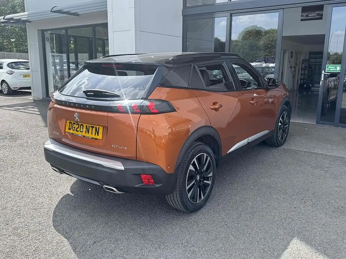 2020-peugeot-2008-suv-12-puretech-gt-line-eat8-big-15