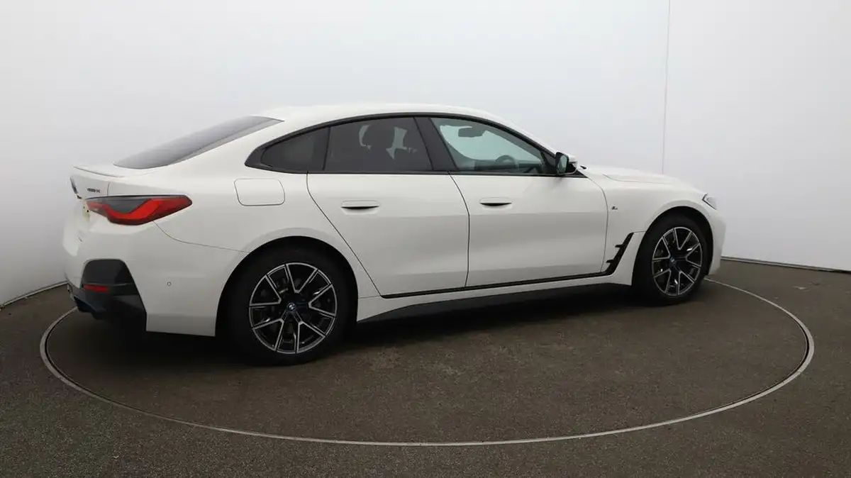 2022-bmw-i4-e-edrive40-m-sport-big-46