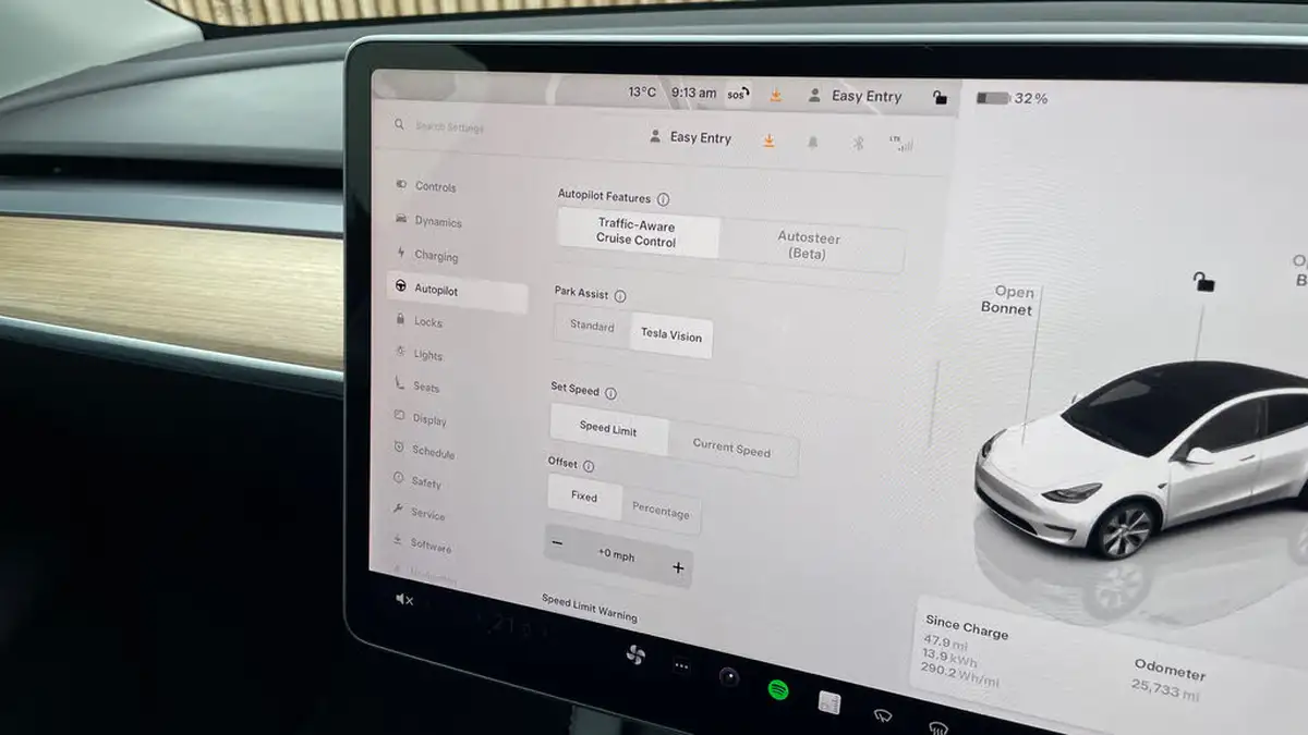 2022-tesla-model-y-e-long-range-big-29