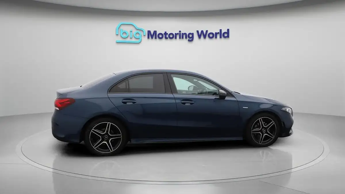 2022-mercedes-benz-a-class-13-a180-amg-line-executive-edition-saloon-4d-7g-dct-big-8