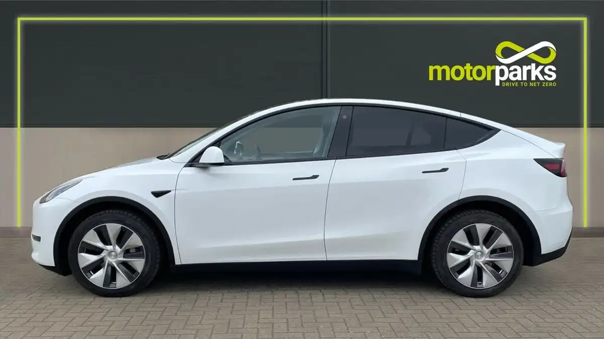 2022-tesla-model-y-e-long-range-big-5