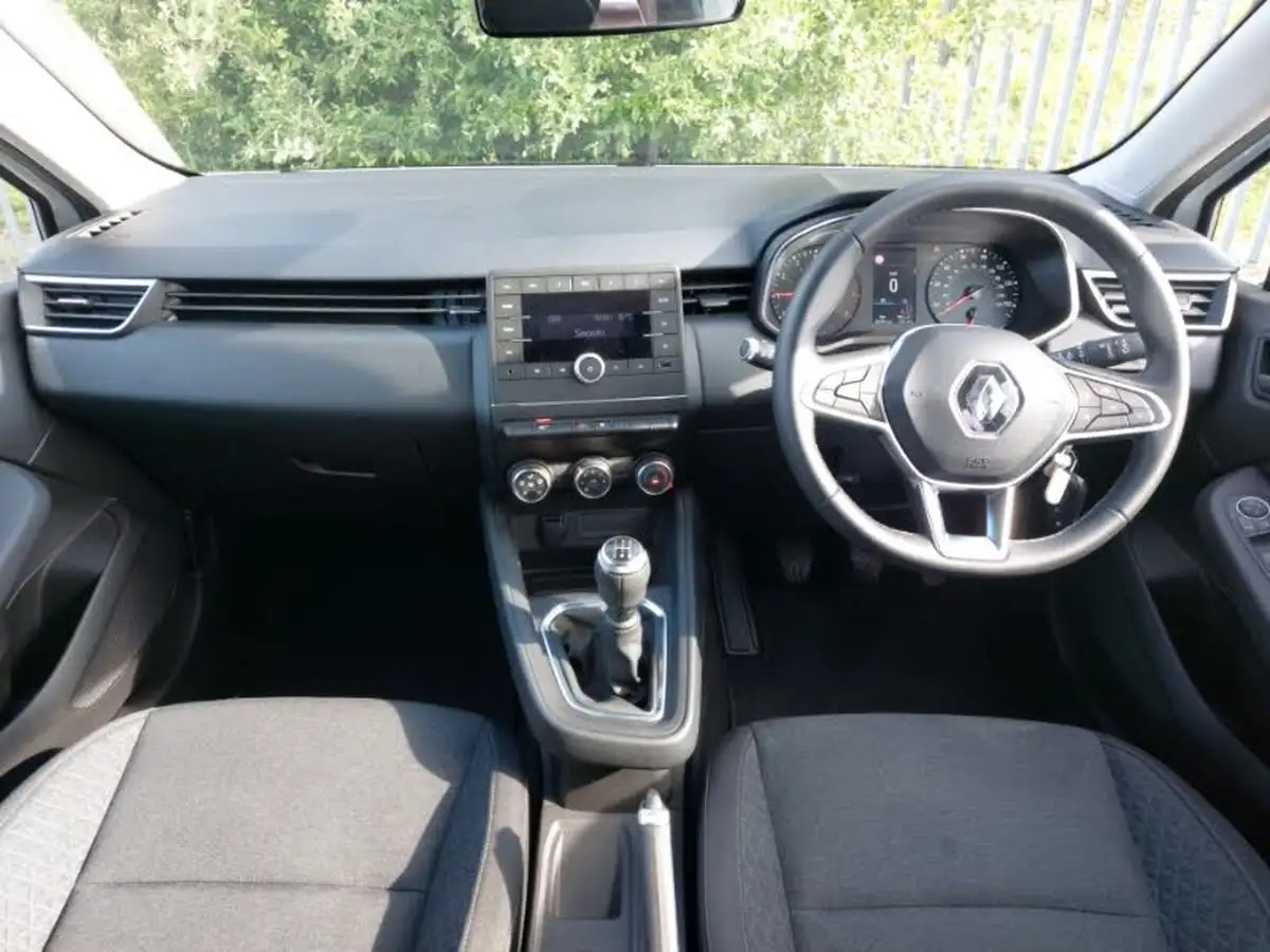 2021-renault-clio-10-sce-play-75bhp-big-2