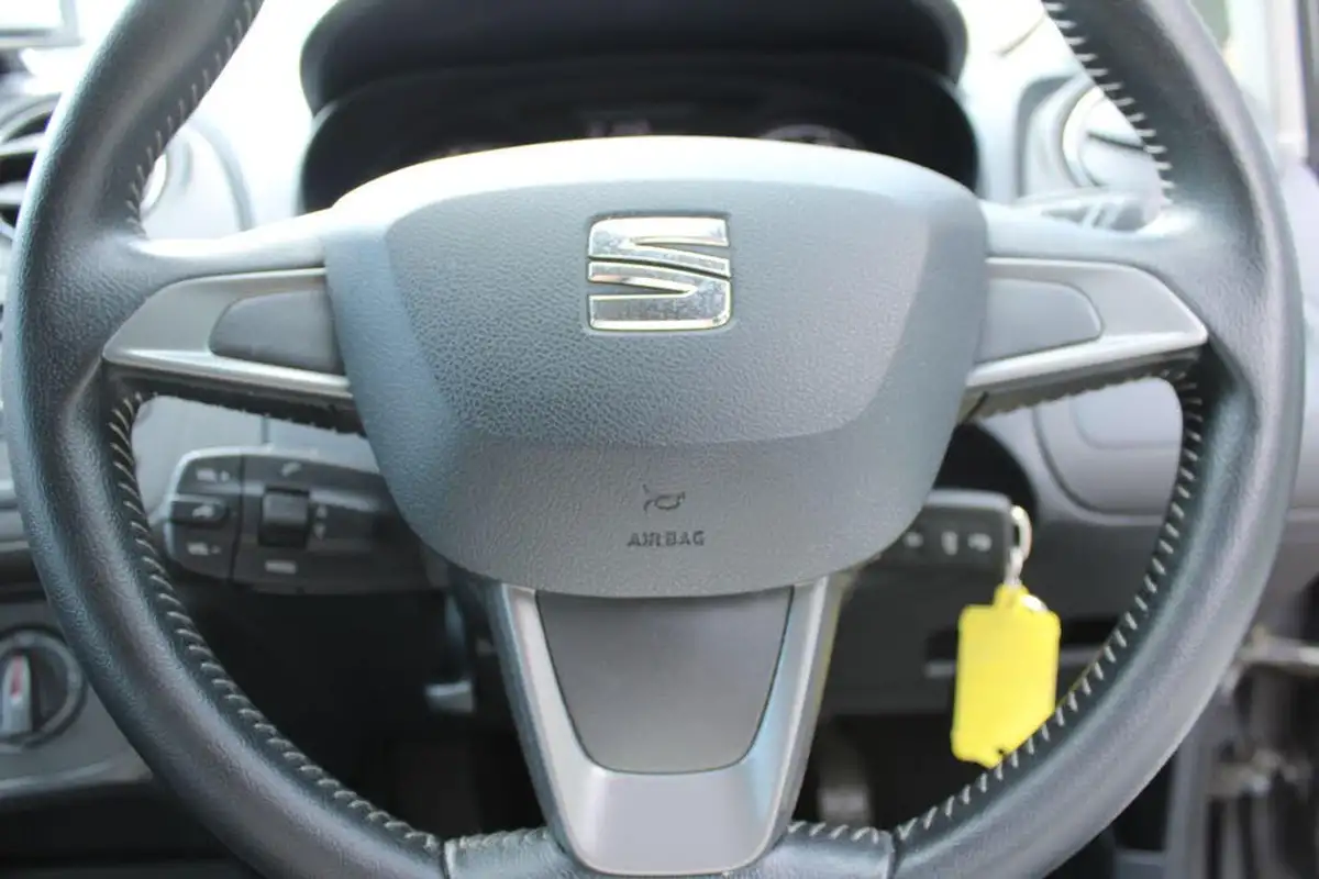2015-seat-ibiza-14-toca-hatchback-5d-big-23