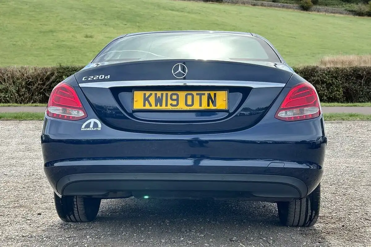 2019-mercedes-benz-c-class-20d-c220d-se-ss-saloon-4d-big-6