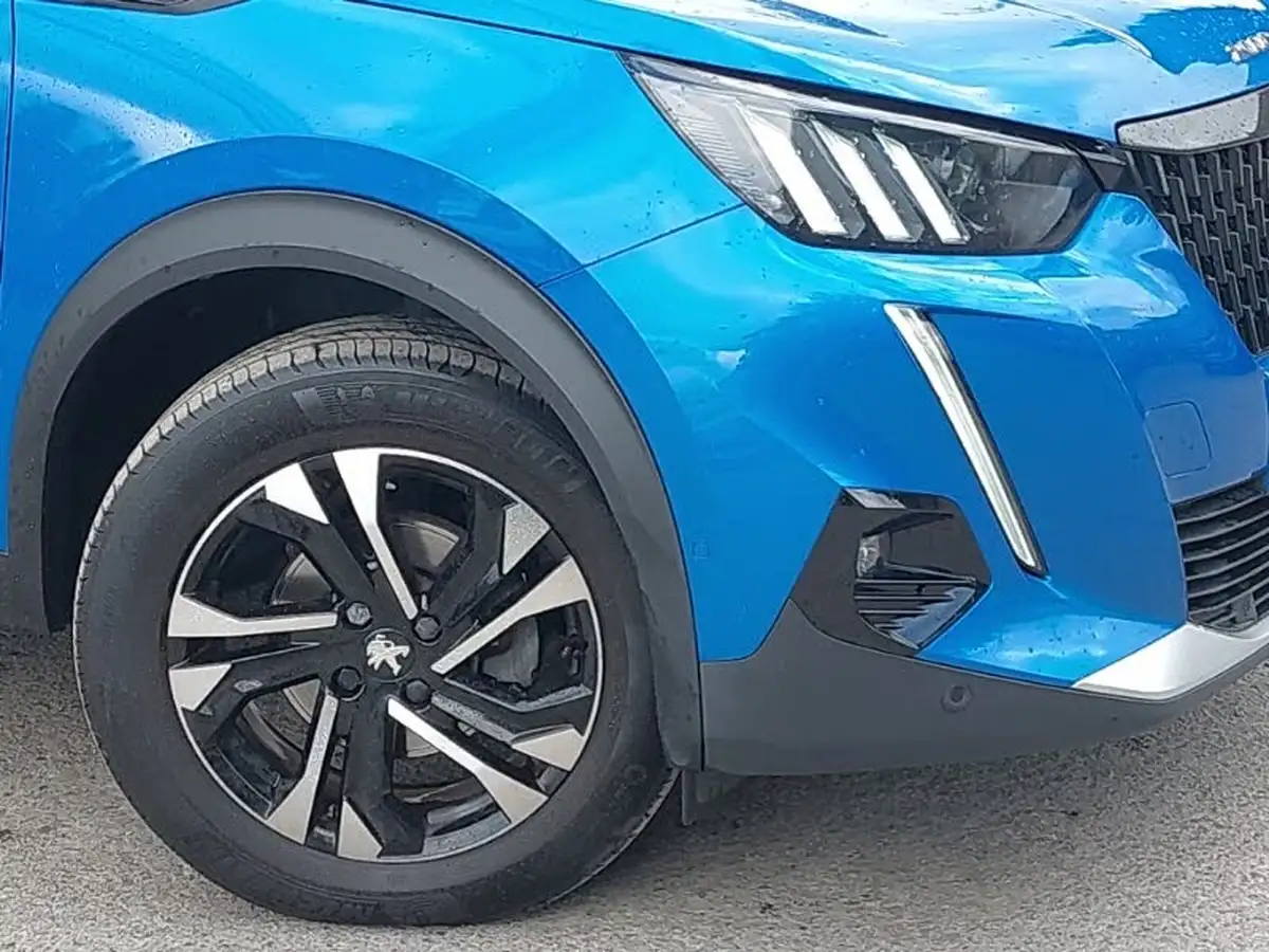 2021-peugeot-2008-suv-12-puretech-gt-big-8