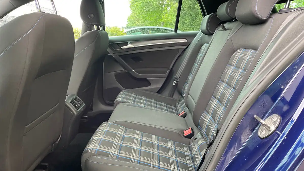 2020-volkswagen-golf-14-tsi-gte-advance-big-13