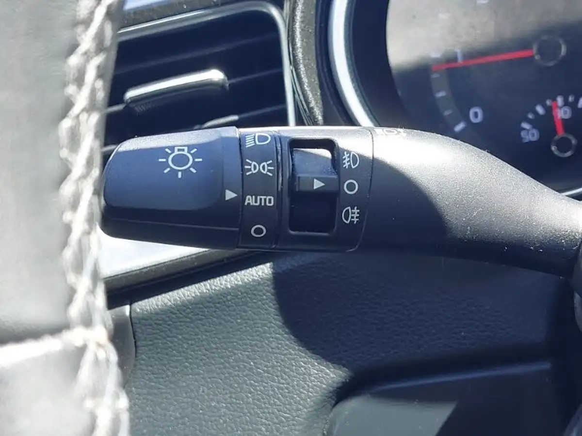 2019-kia-ceed-16crdi-3-hatchback-big-15