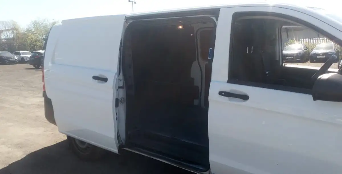 2021-mercedes-benz-vito-20cdi-116-progressive-l3-160bhpeu6dt-panel-big-26