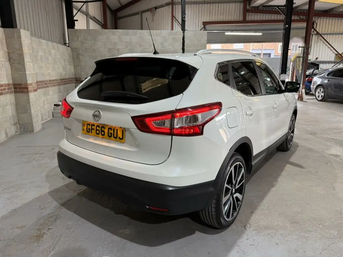 2017-nissan-qashqai-15dci-tekna-big-2