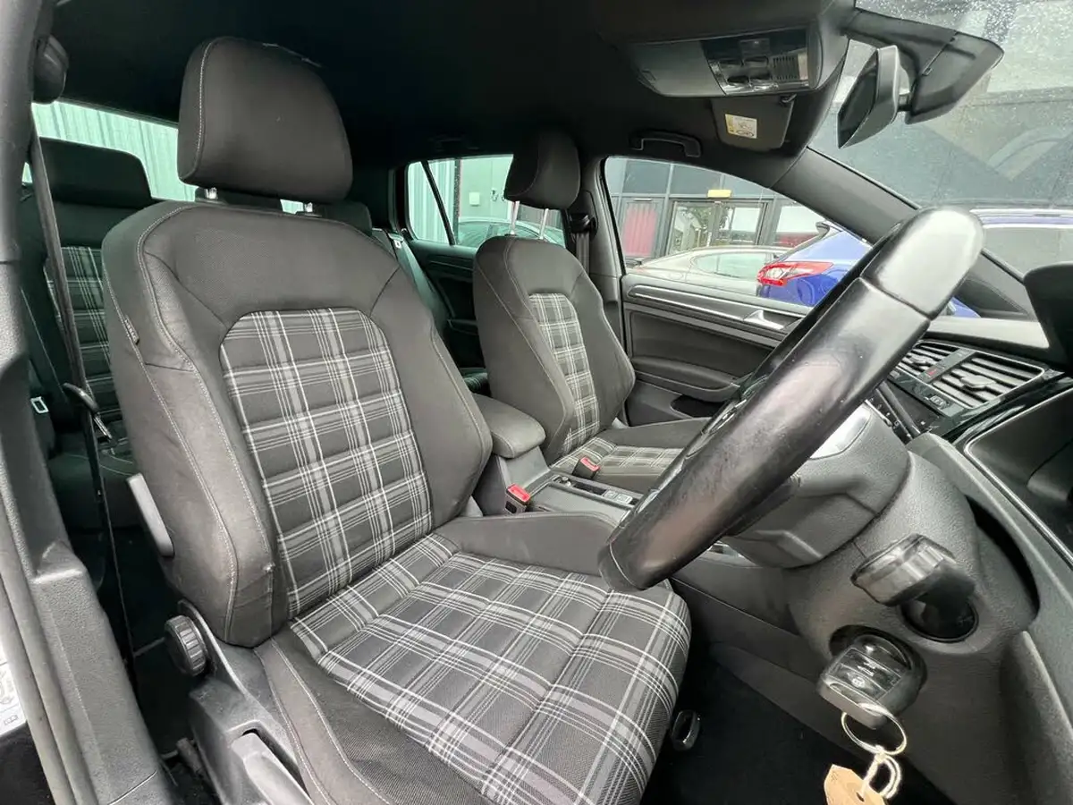 2018-volkswagen-golf-20tdi-gtd-hatchback-5d-big-19