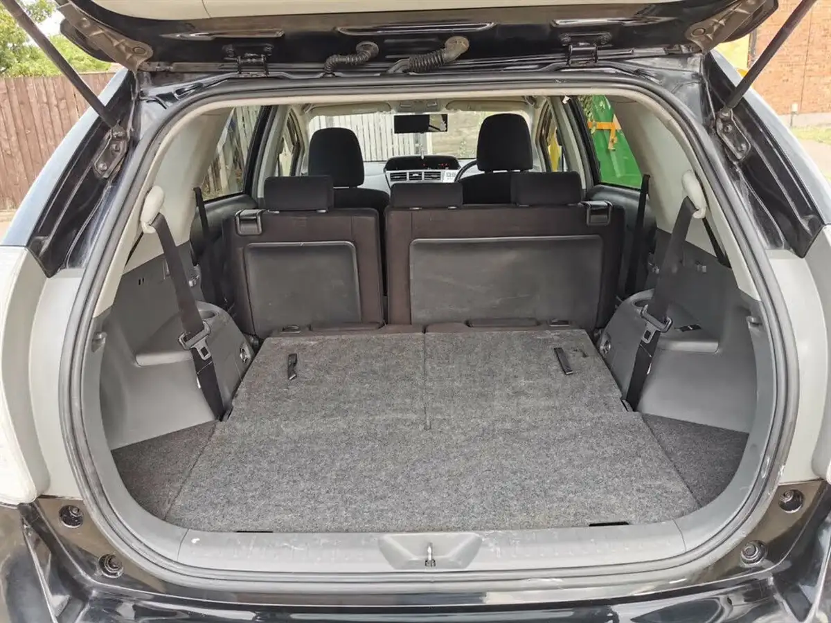 2013-toyota-prius-big-16