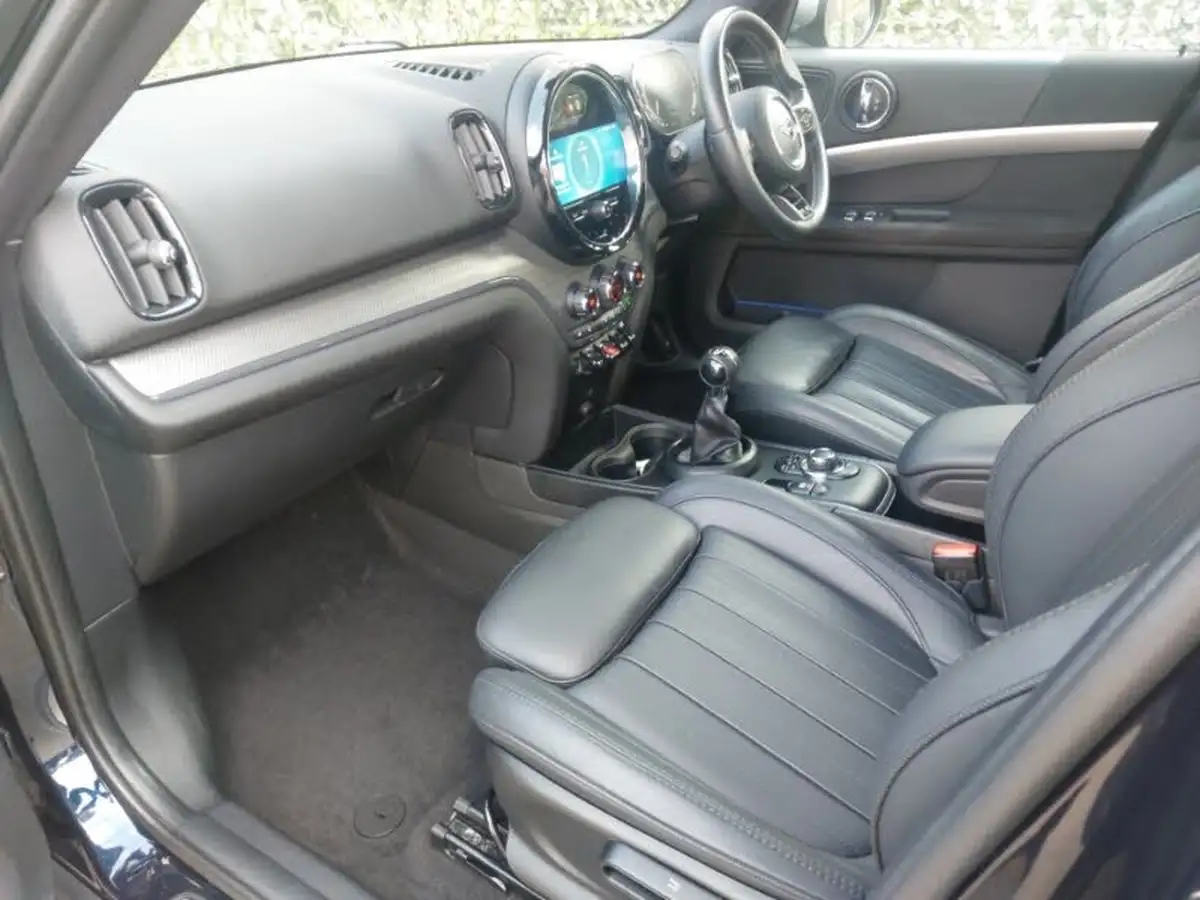 2021-mini-countryman-15-cooper-exclusive-big-4
