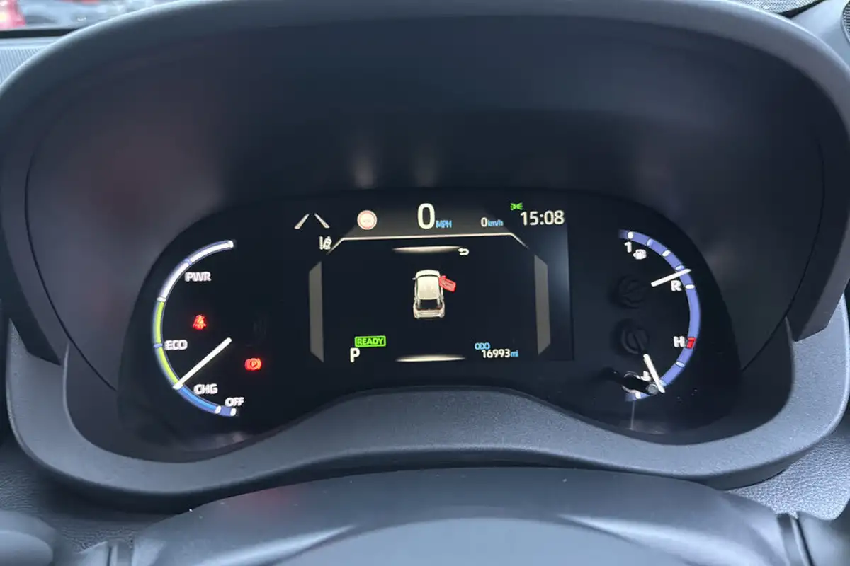 2022-toyota-yaris-15-vvt-i-design-panoramic-roof-big-13