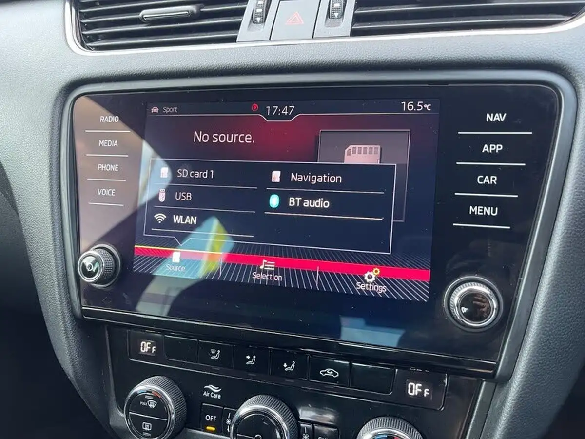 2019-skoda-octavia-20-tsi-vrs-hatchback-dsg-big-21