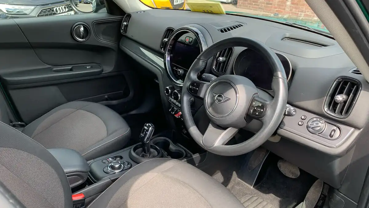 2021-mini-countryman-15-cooper-classic-auto-big-10