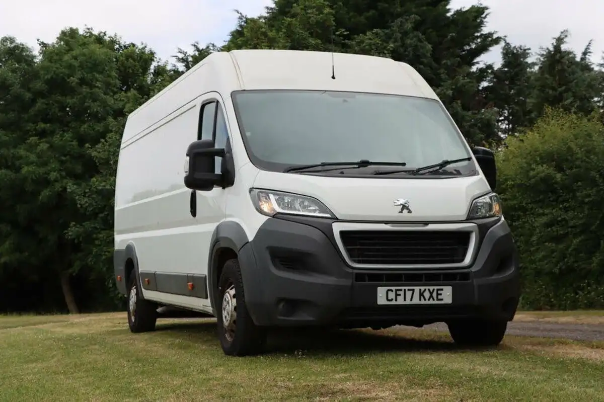 2017-peugeot-boxer-20-bluehdi-professional-435-l4h2-big-2
