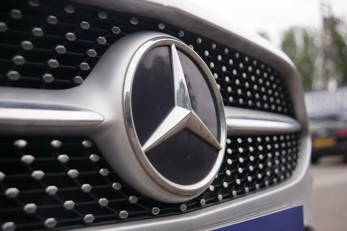 2020-mercedes-benz-a-class-13-a250e-amg-line-saloon-4d-big-33