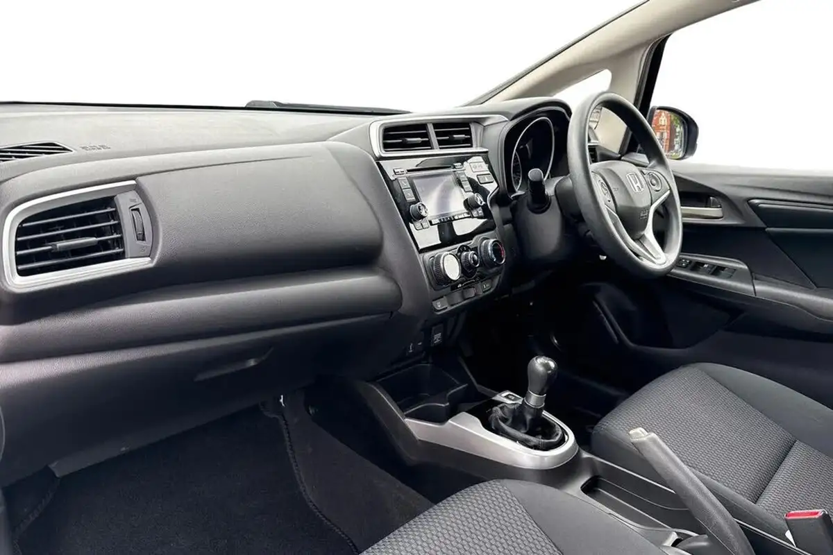 2020-honda-jazz-13-i-vtec-s-big-1