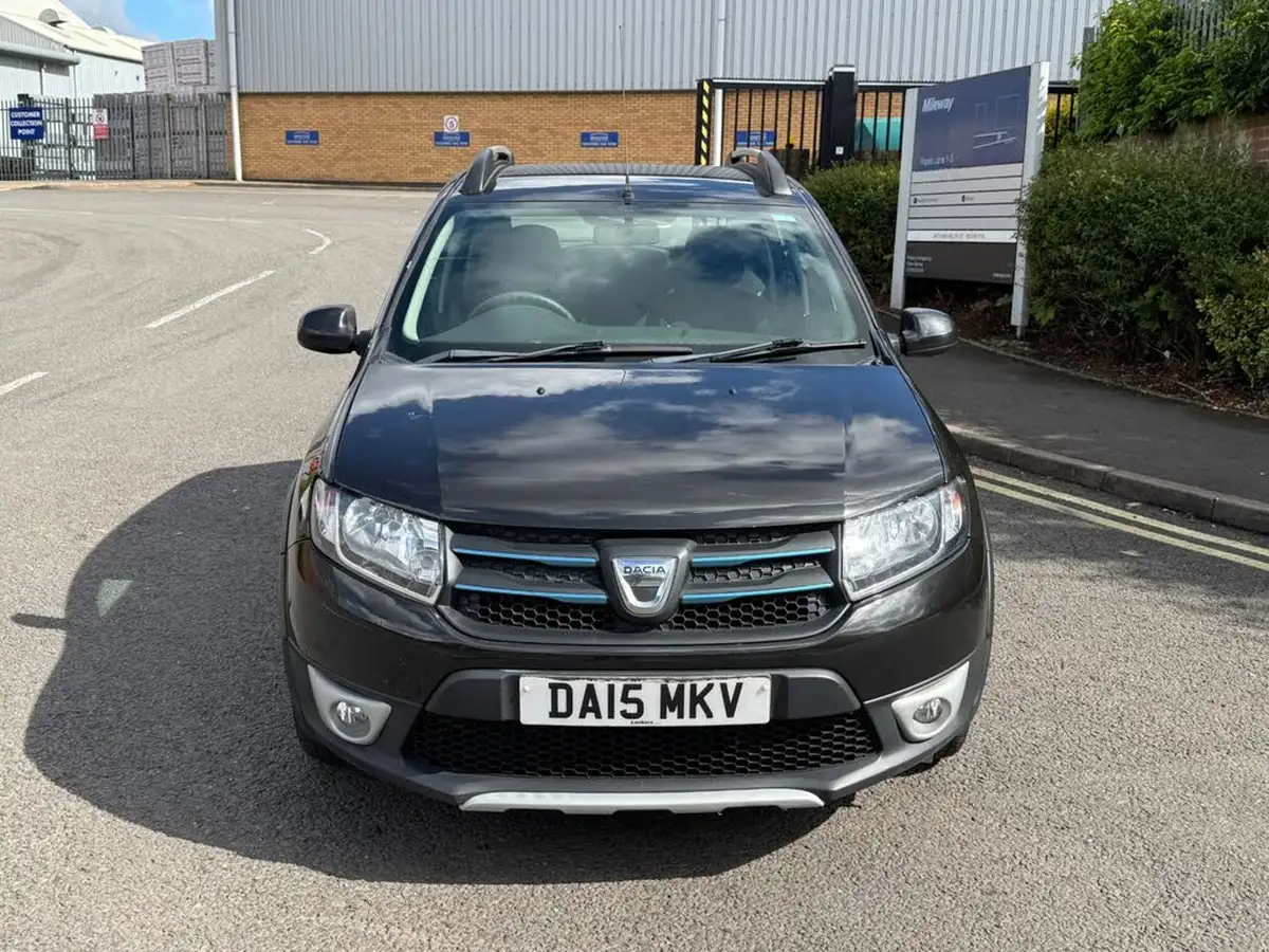 2015-dacia-sandero-stepway-09-laureate-big-3