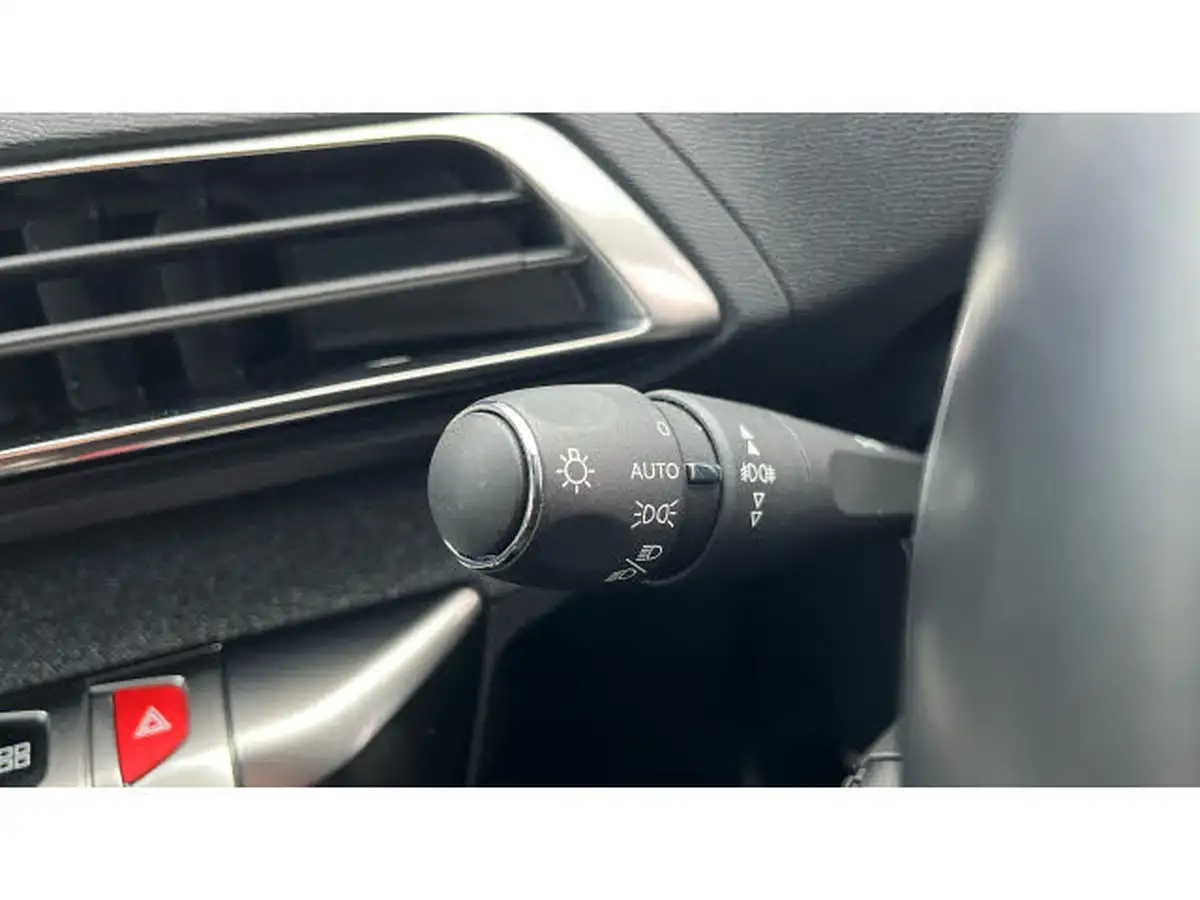 2019-peugeot-3008-suv-16-puretech-allure-180bhp-ss-eat8-big-23