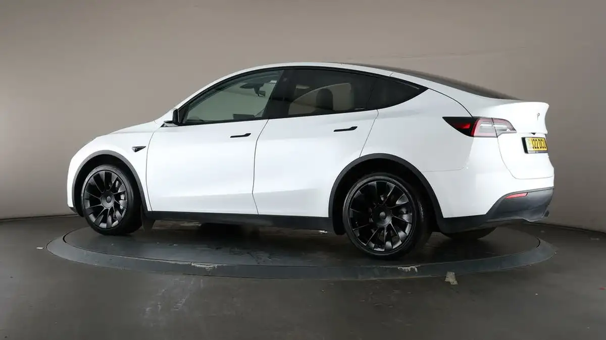 2022-tesla-model-y-e-long-range-big-74