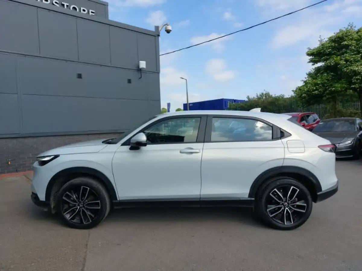2022-honda-hr-v-15-i-mmd-elegance-big-3