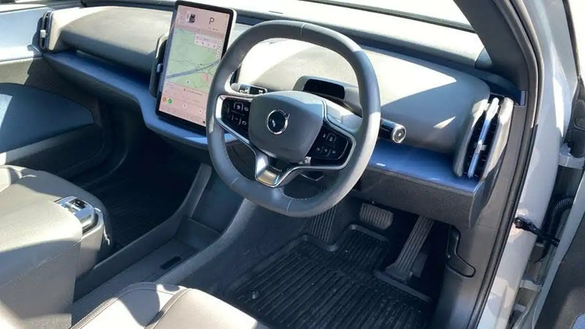 2025-volvo-ex30-e-single-motor-plus-big-5