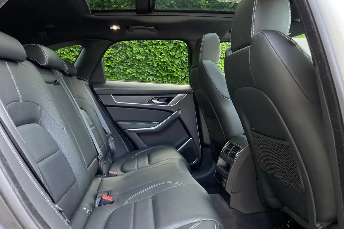 2023-jaguar-f-pace-20-d200-r-dynamic-se-black-big-37