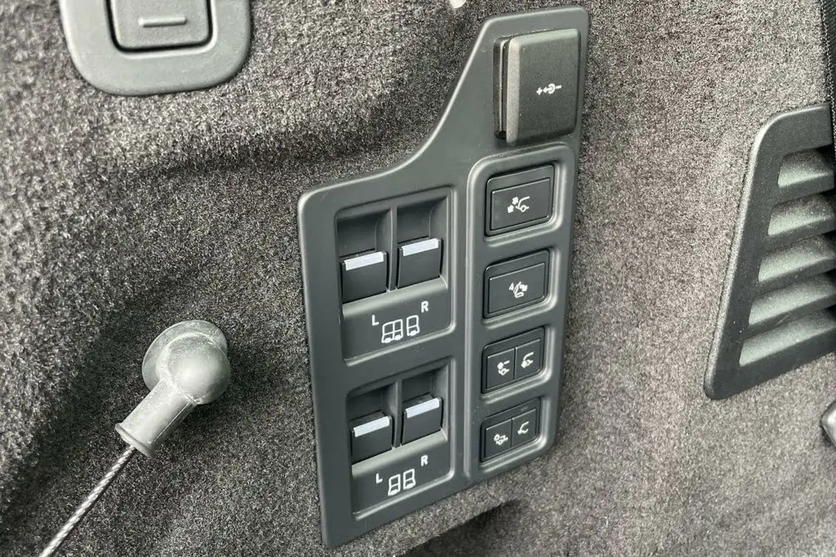 2024-land-rover-discovery-30-d300-metropolitan-edition-big-31