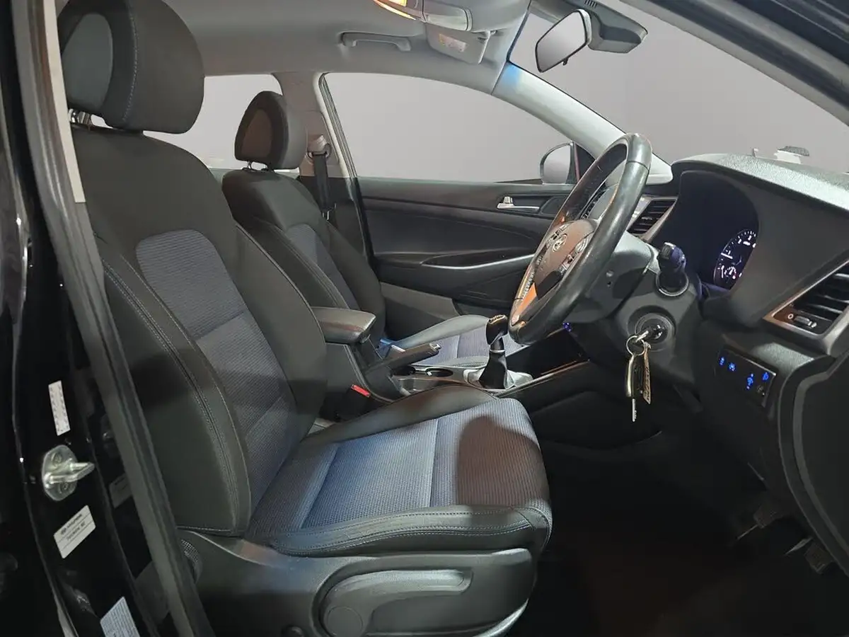2016-hyundai-tucson-20crdi-blue-drive-se-nav-big-10